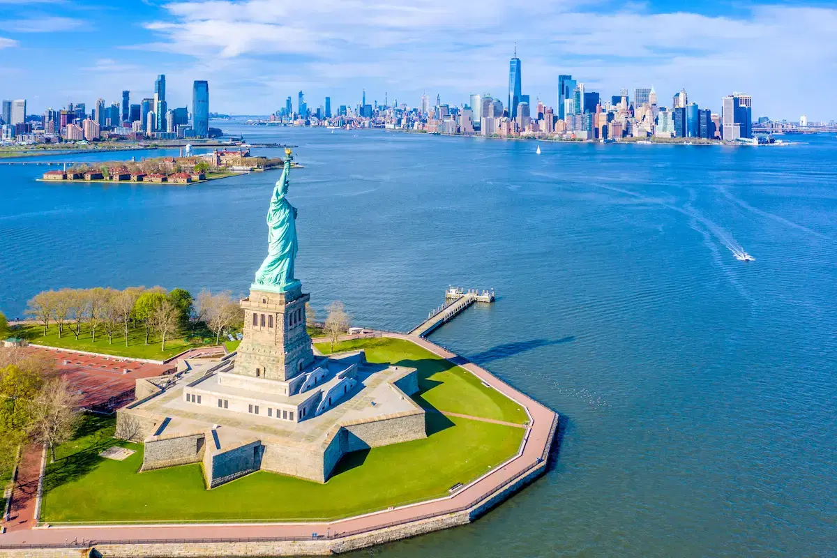 Frihetsgudinnen og Ellis Island